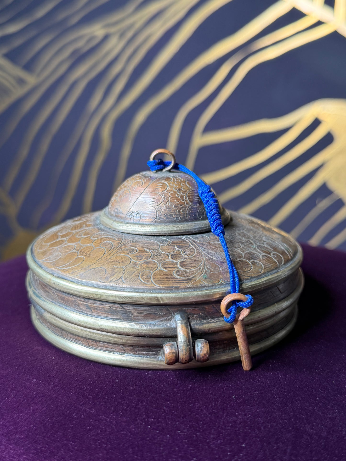 Каратал (тибетский цимбал) в металлическом футляре