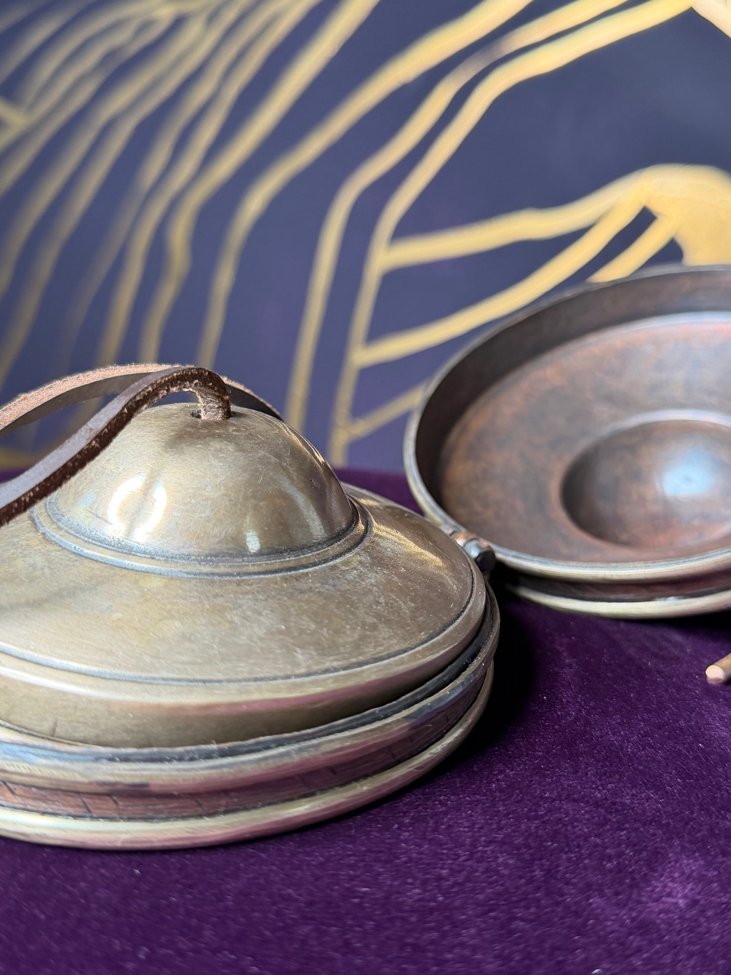 Каратал (тибетский цимбал) в металлическом футляре