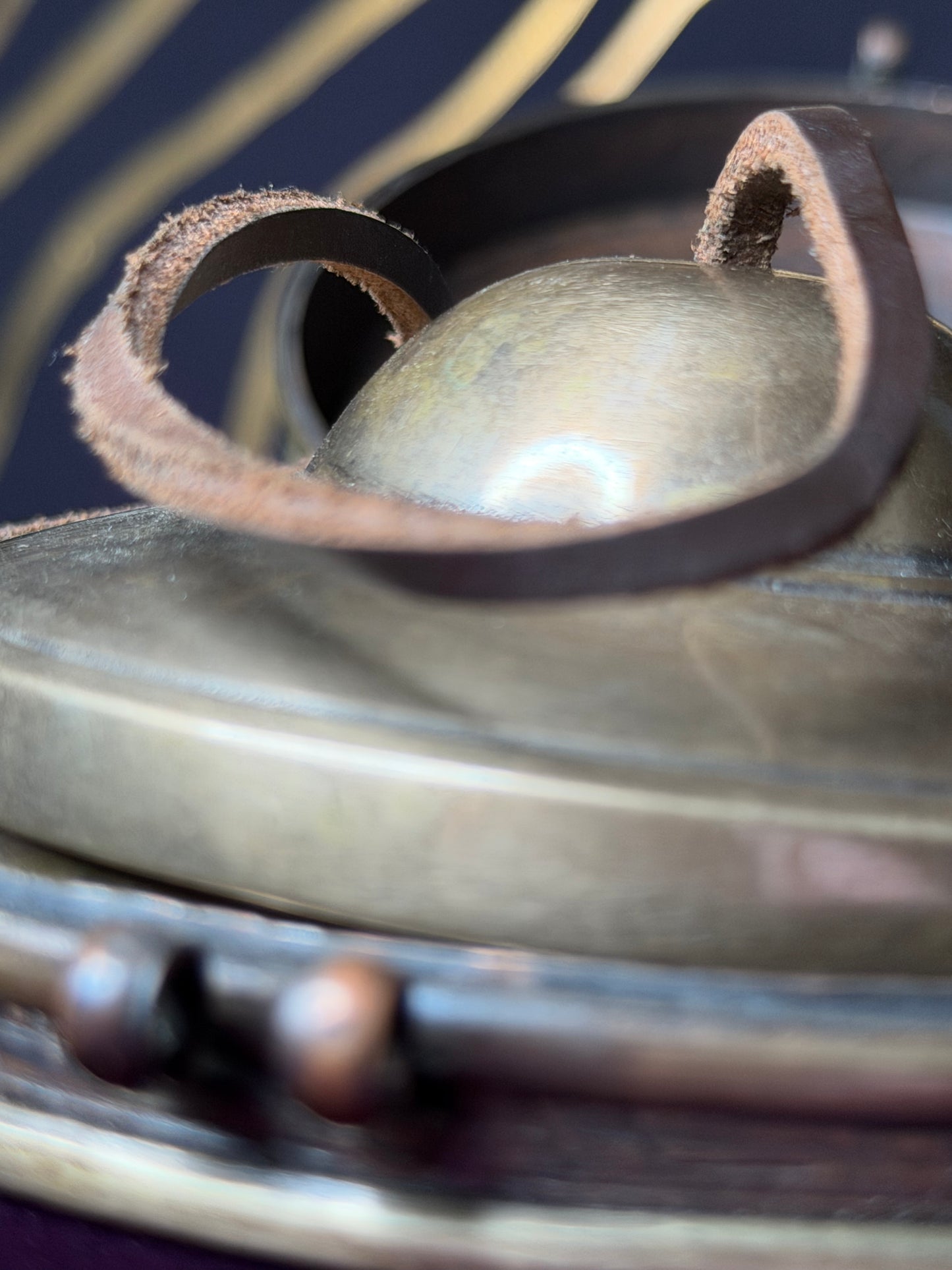 Каратал (тибетский цимбал) в металлическом футляре