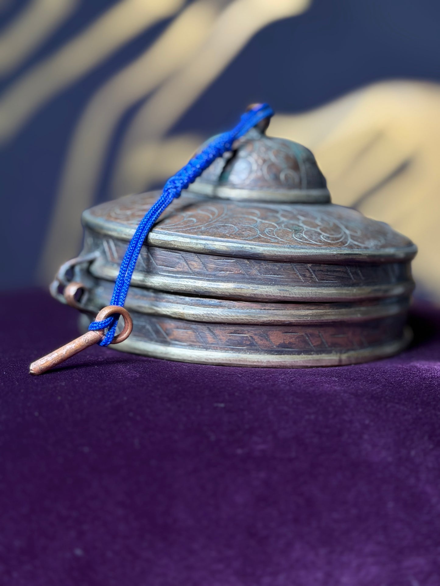 Каратал (тибетский цимбал) в металлическом футляре