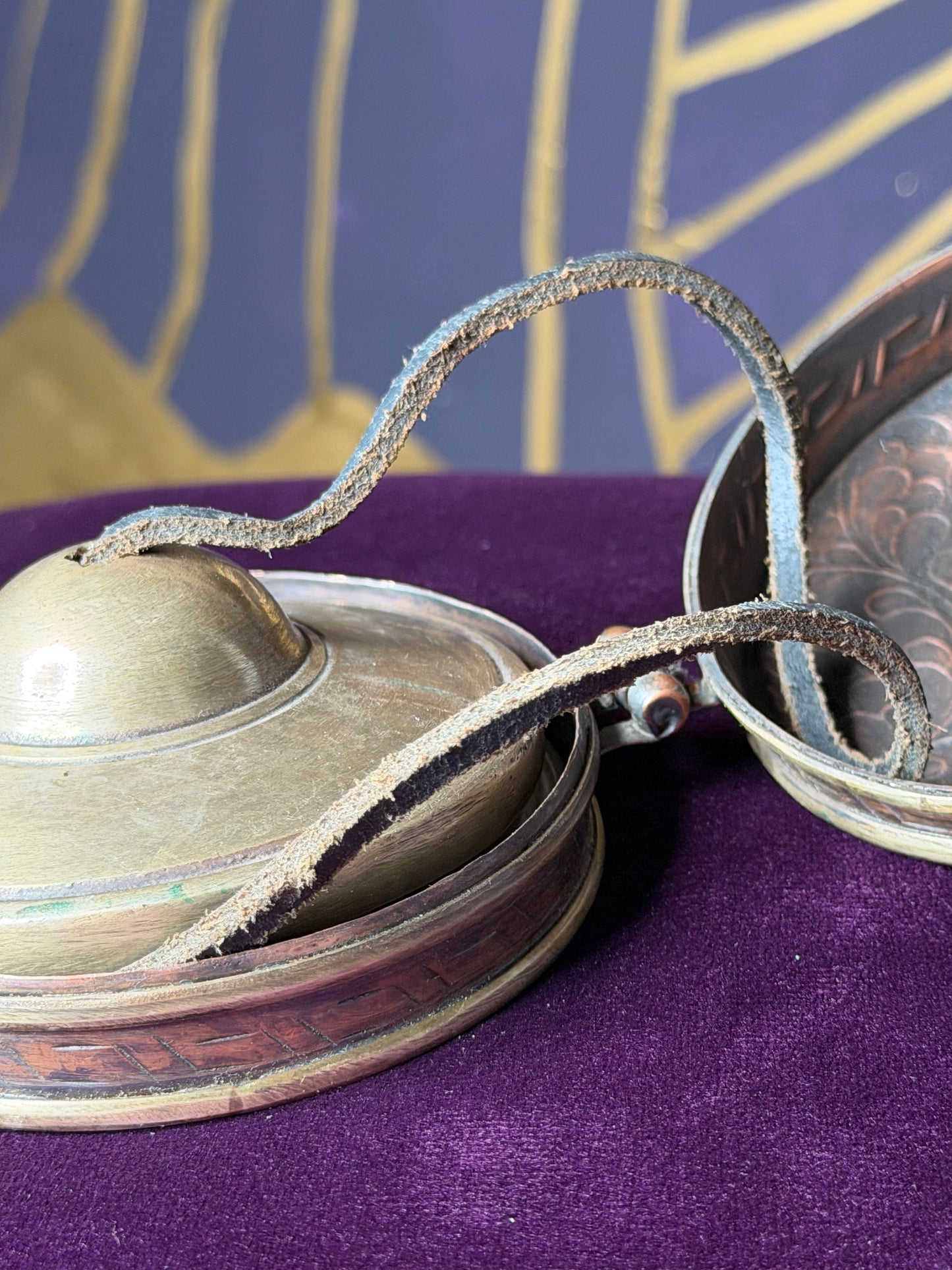 Каратал (тибетский цимбал) в металлическом футляре