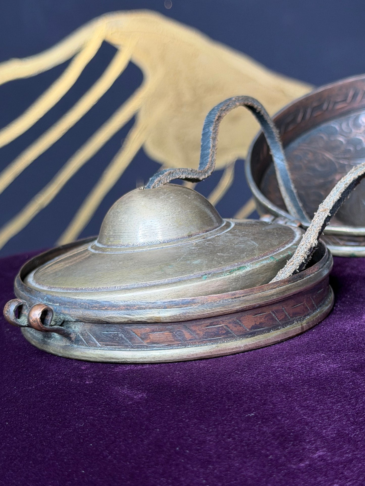 Каратал (тибетский цимбал) в металлическом футляре