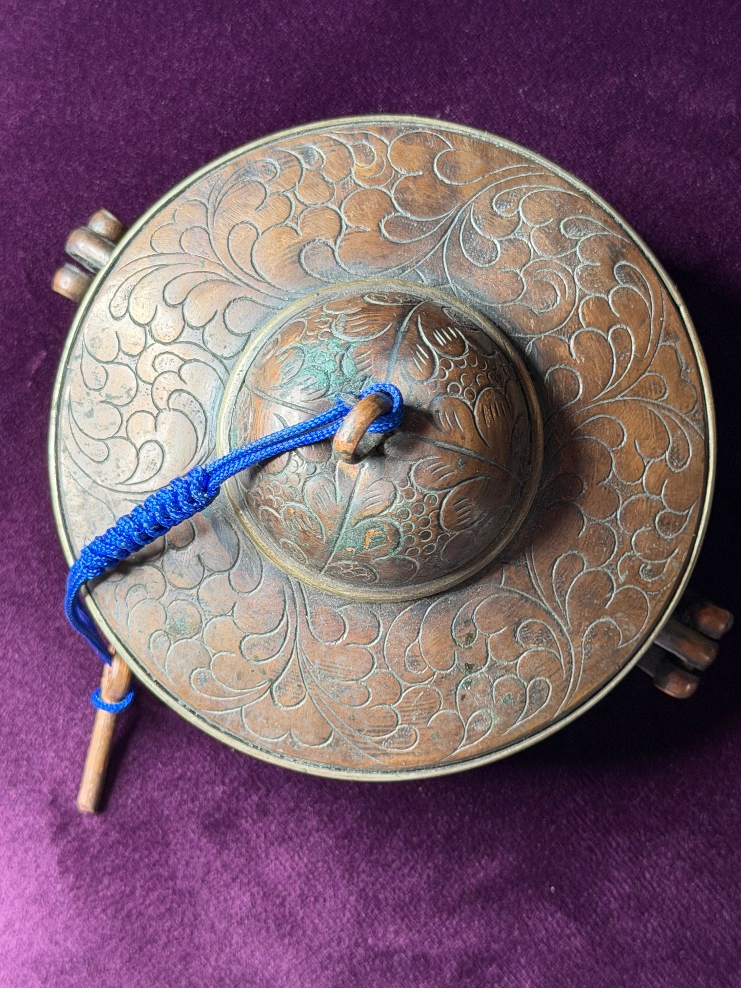 Каратал (тибетский цимбал) в металлическом футляре